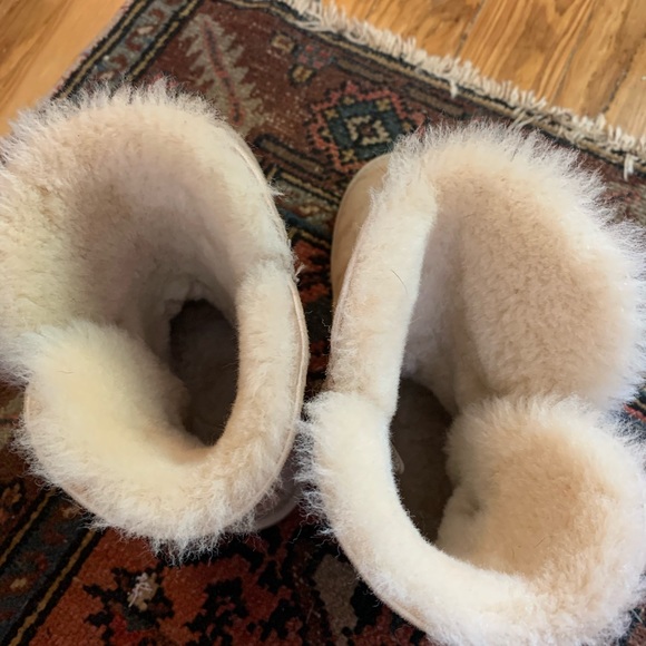 UGG Bailey Button II Boot - Picture 5 of 5